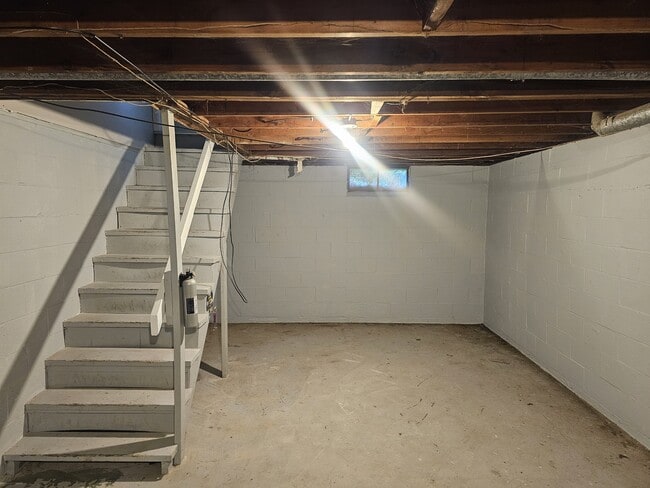 Building Photo - 1062 Brentnell Ave