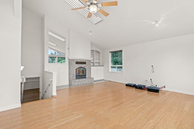 Building Photo - Just Reduced and READY NOW!! - Amazing Sce...