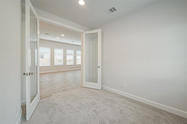 Building Photo - 213 McCrea Ct