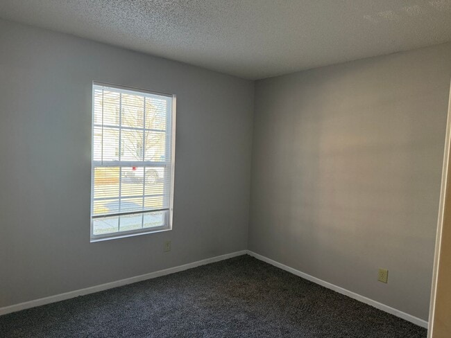 Building Photo - Southside 3/2 home with attached 2 car garage