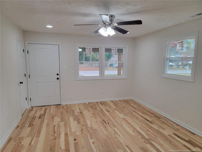 Building Photo - 3202 Periwinkle Dr