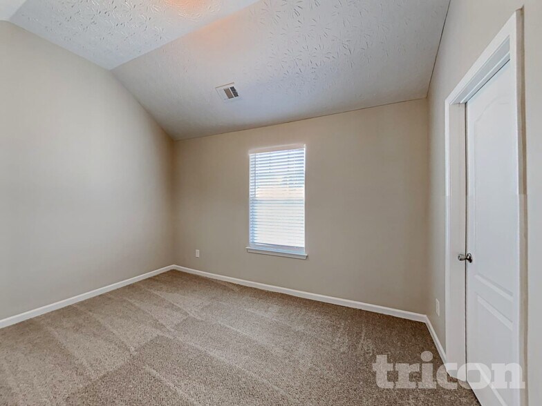 Building Photo - 1645 Gallup Dr