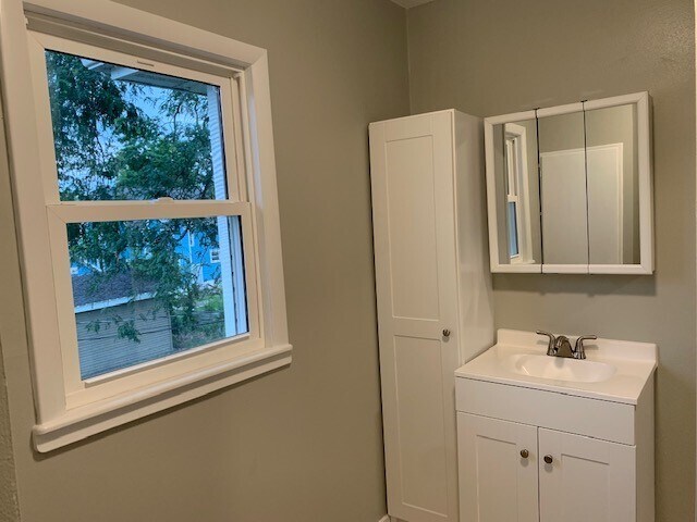 Building Photo - 408 B Ave NW