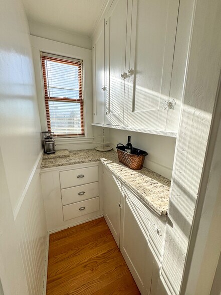 Building Photo - 34 Clay St