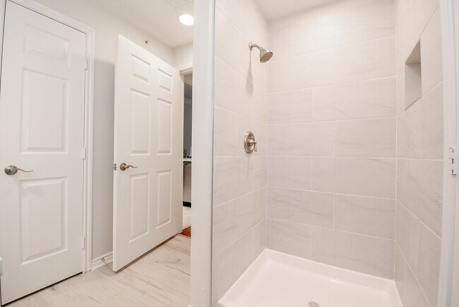 Building Photo - 2400 McCue Rd