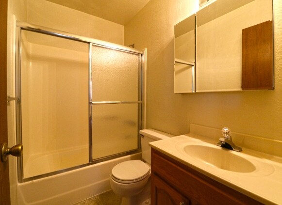 Interior Photo - 4324 Railroad Ave