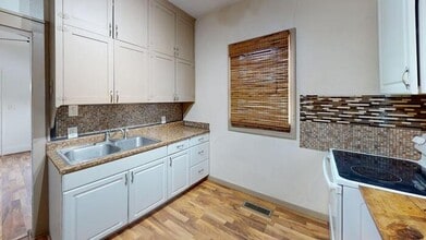 Building Photo - 205 3rd Ave NE