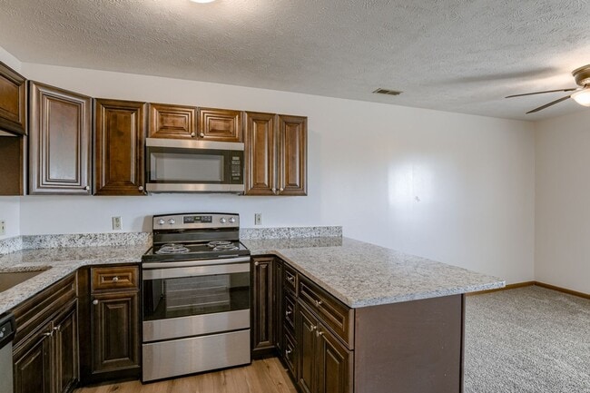 Building Photo - Spacious Duplex Close to Schools, UNL, Haymarket, and I-80 TOTALLY REMODELED