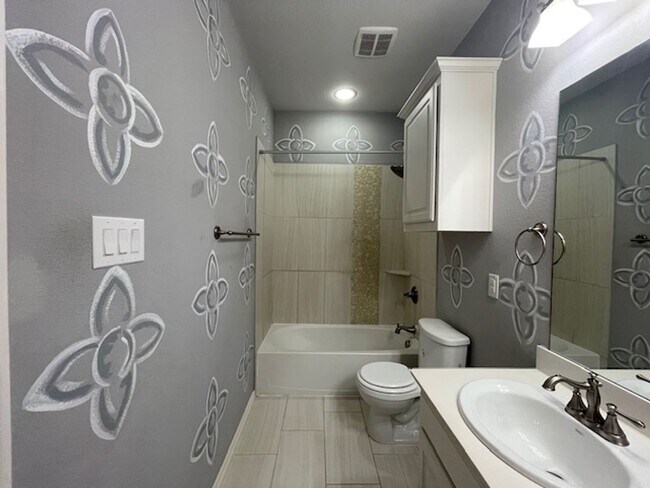 Building Photo - 2403 Cabrillo Ln