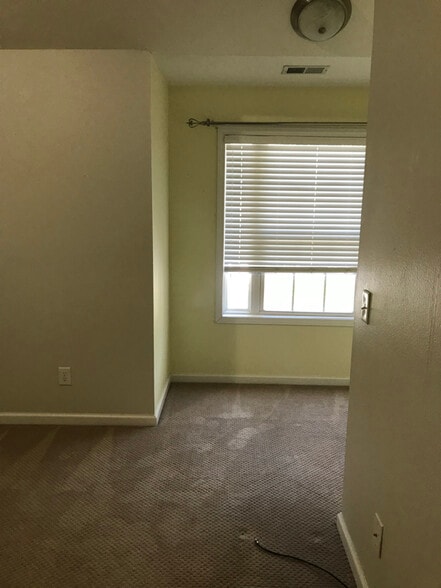 Building Photo - 6490 Whitebeam Trl