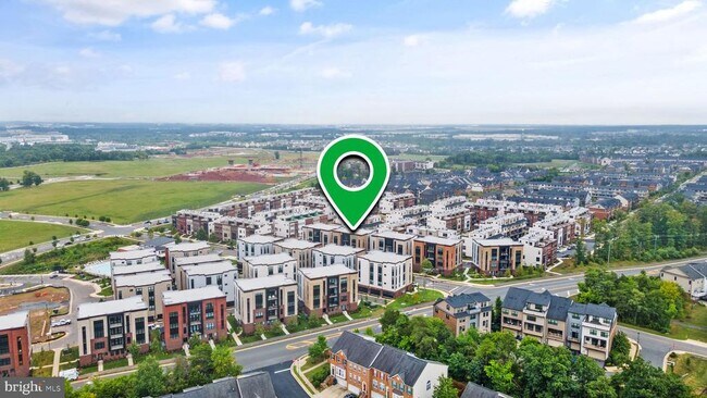 Building Photo - 43443 Croson Ln