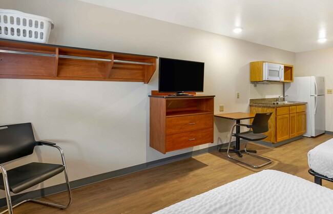 Building Photo - Furnished Studio-Cleveland - Airport