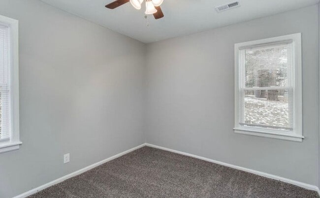 Building Photo - Available NOW! 3 Bed 1 Bath Home! $1350.00