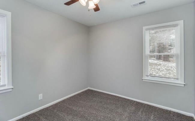 Building Photo - COMING SOON! 3 Bed 1 Bath Home! $1350.00
