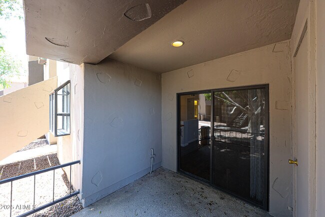 Building Photo - 747 S Ext Rd