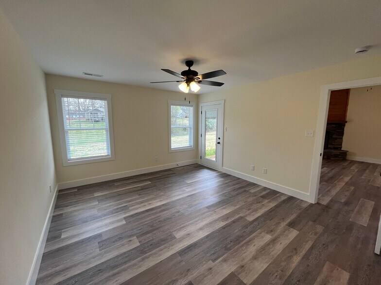 Building Photo - 1825 Kim Watt Dr