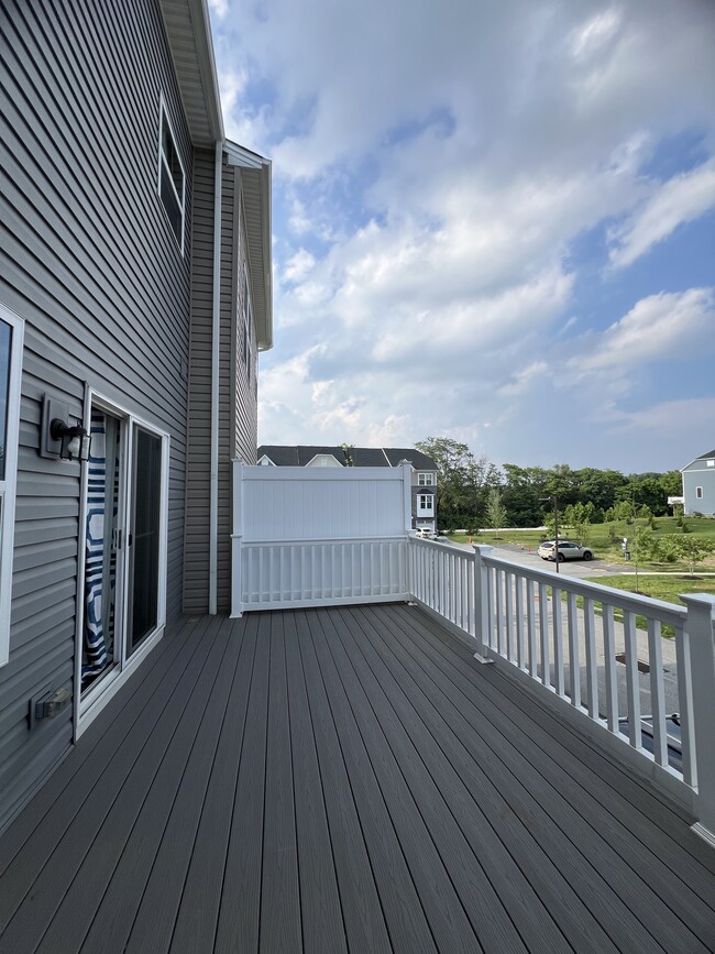 Building Photo - 272 Sugar Maple Square