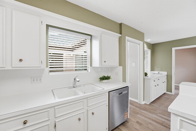 Building Photo - 2513 Country Club Blvd