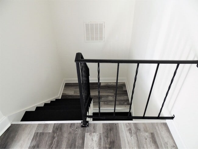 Building Photo - Newly Renovated 3 Bedroom 2 Bathroom House...