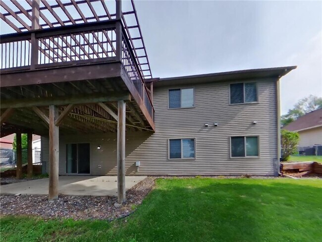 Building Photo - 2200 Buffalo Ridge Dr