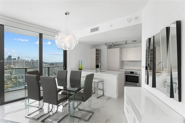 Building Photo - 501 NE 31st St