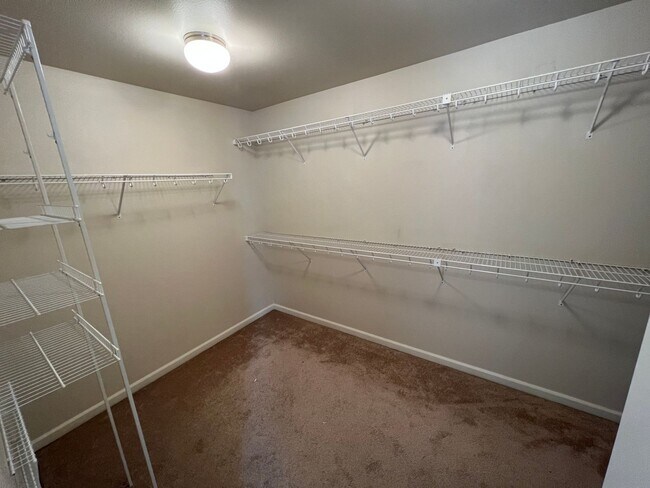 Building Photo - Spacious 5-Bed, 2.5-Bath Single-Family Home in Redmond
