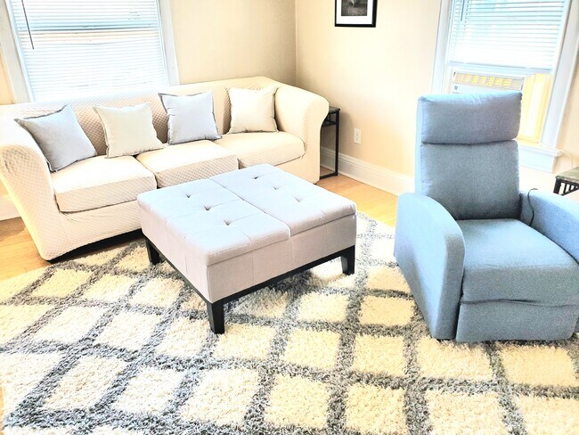 Building Photo - 608 S 35th Ave