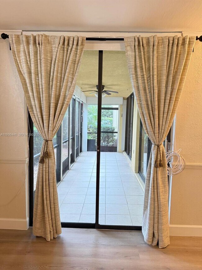 Building Photo - 671 NE 195th St