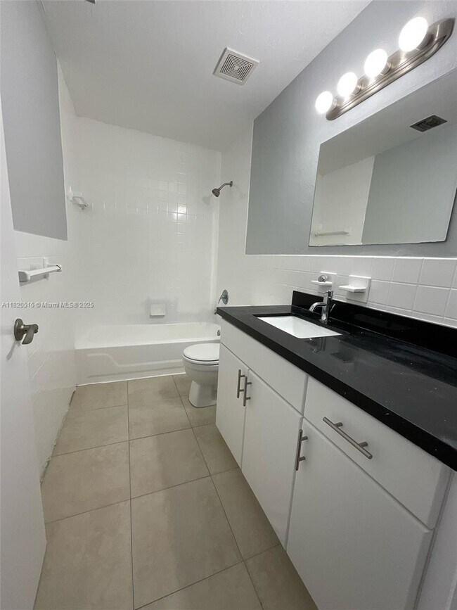 Building Photo - 1360 Collins Ave