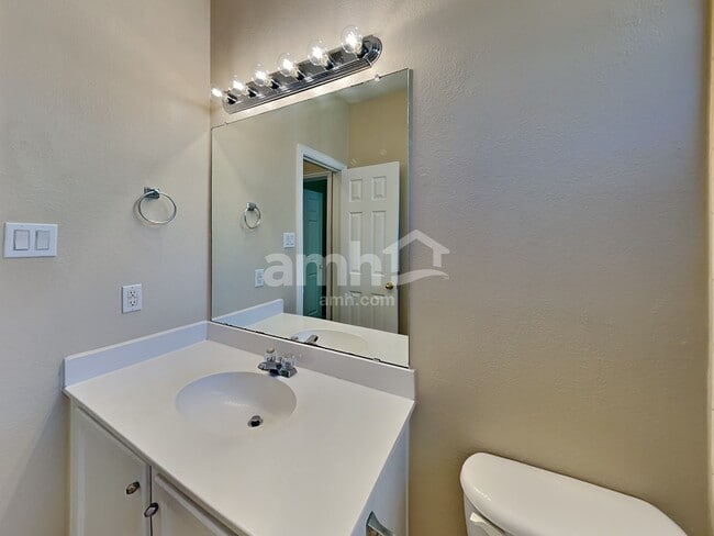 Building Photo - 3637 Caroline Ct