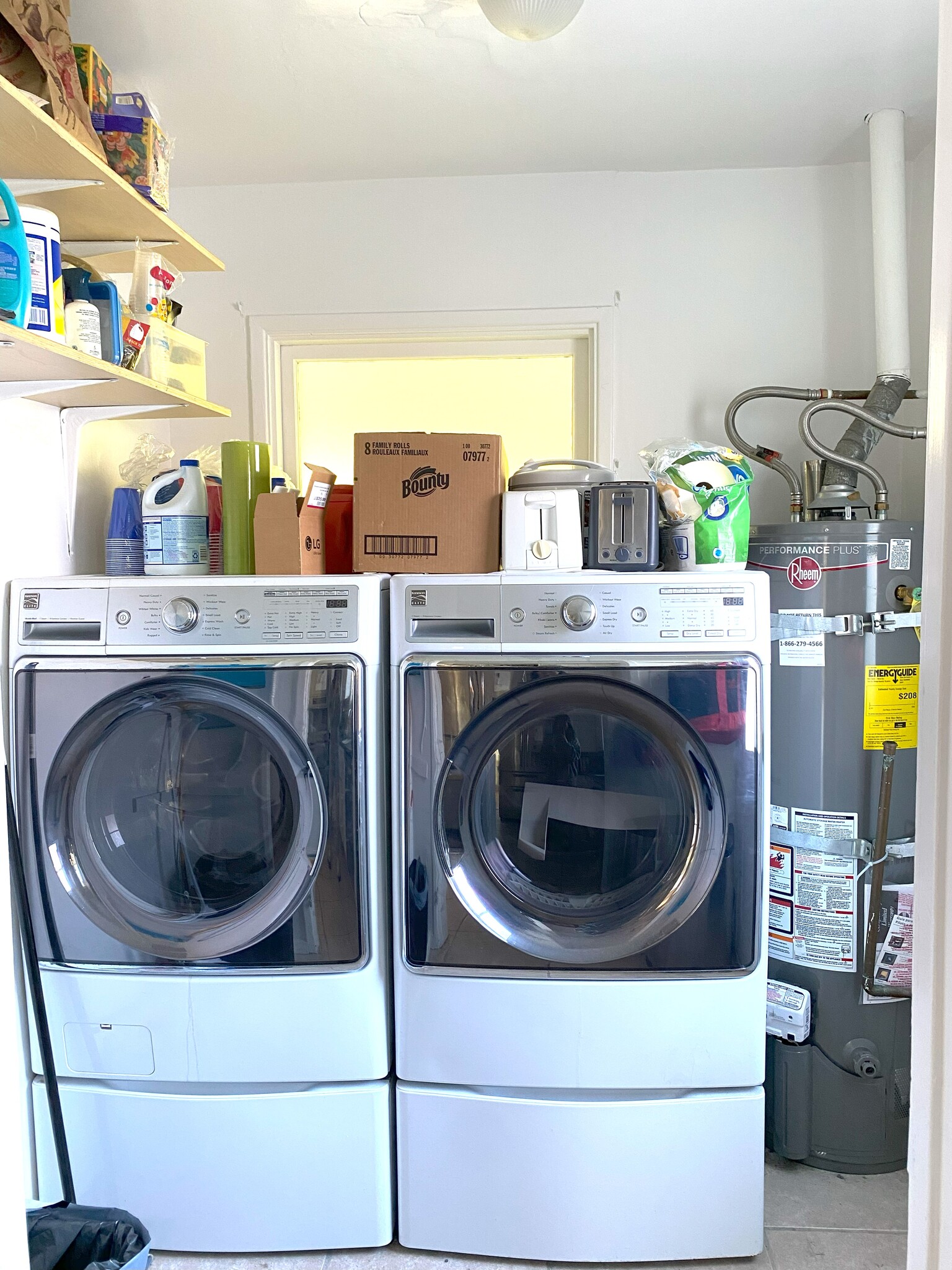 laundry - 2906 Overland Ave