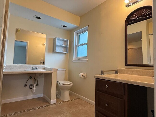 Building Photo - 6202 Brandon Cir