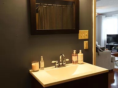 Building Photo - 100 York Dr