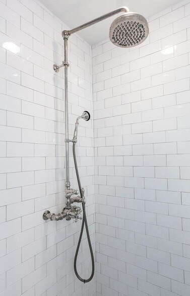 Building Photo - 3915 Benedict Canyon Dr