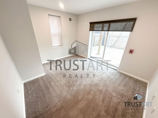 Building Photo - 2404 W Thompson St