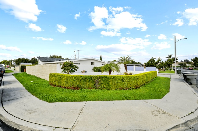 Building Photo - Showing Times: to schedule a viewing, please contact us