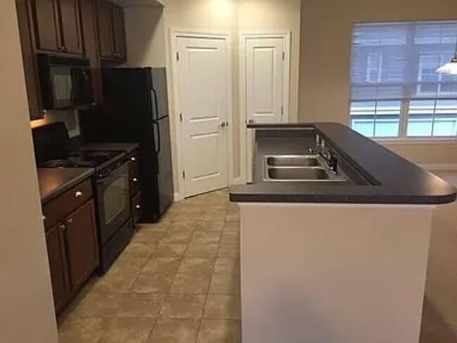 Building Photo - Gorgeous condo for rent