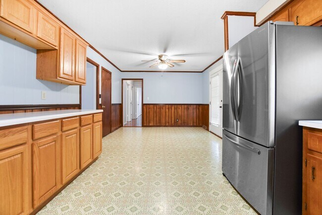 Building Photo - Pet Friendly Four Bedroom with Basement!