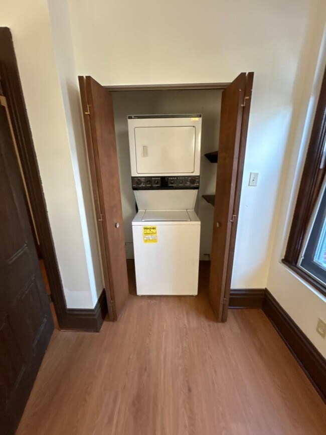 Building Photo - 814 N 2nd St