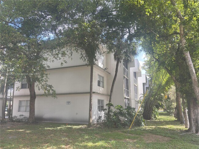 Building Photo - 4235 N University Dr