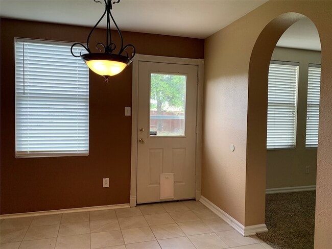 Building Photo - 12870 Pearson Dr