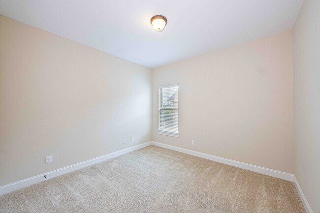 Building Photo - 27142 Gramercy Ln