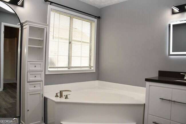 Building Photo - 5932 Homestead Cir
