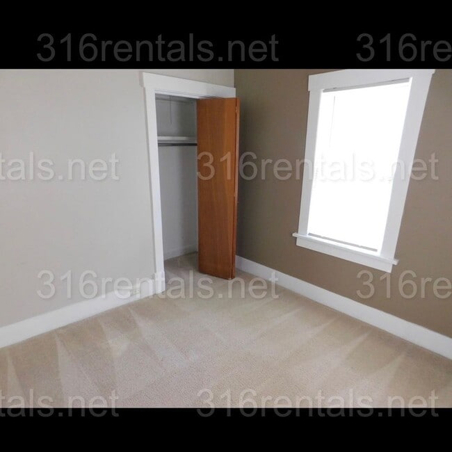 Building Photo - Cozy 2 bedroom home on corner lot!