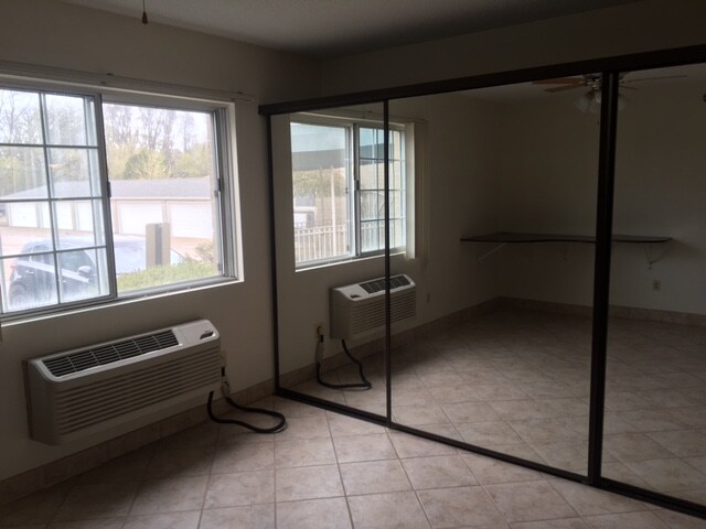 Building Photo - 3305 Sunset Ave