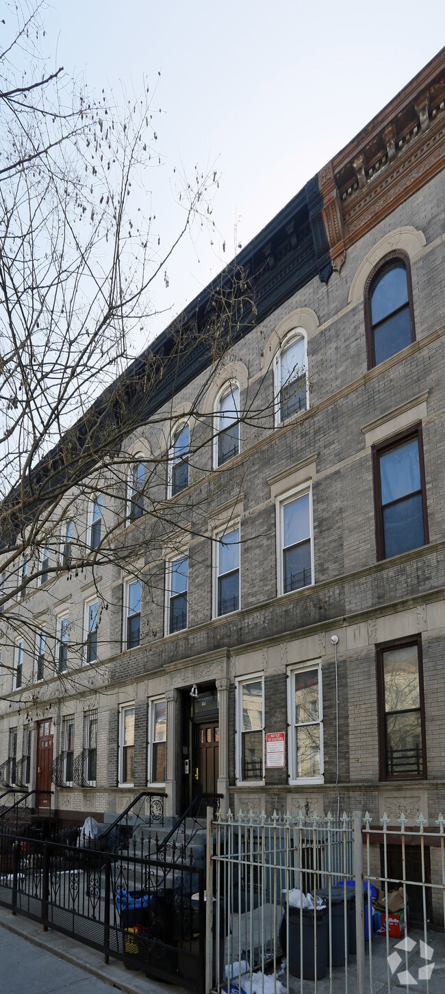 Building Photo - 656 Macdonough