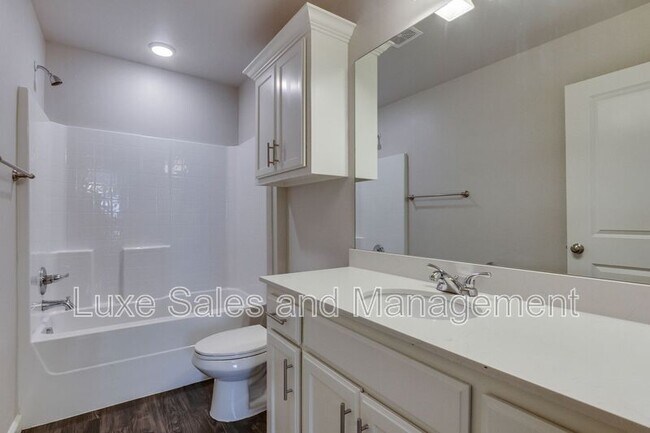 Building Photo - 407 Vail Cir