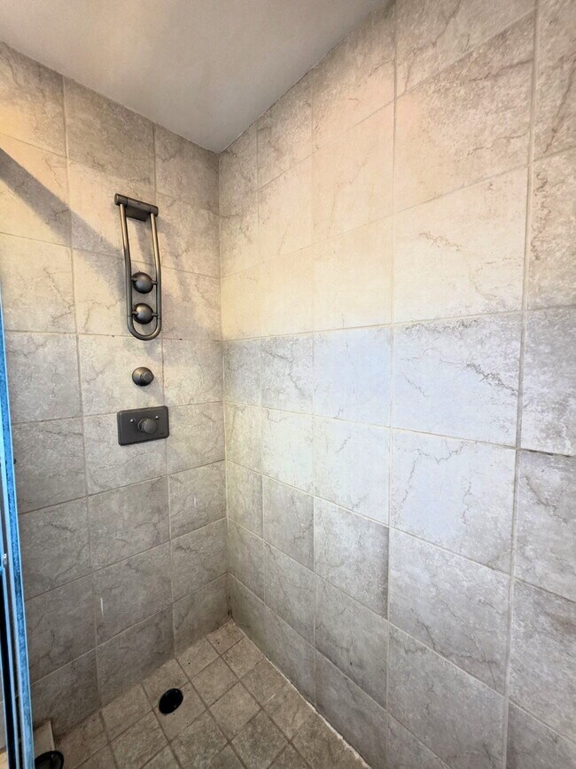 Building Photo - SUPER Spacious Westside Santa Cruz Home wi...