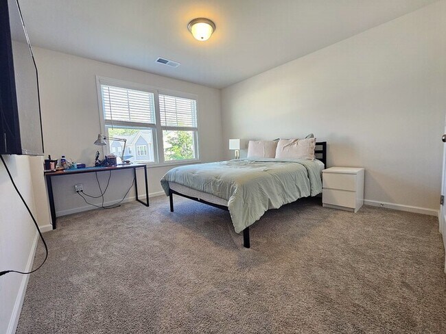 Building Photo - Nearly New  on Cul de sac