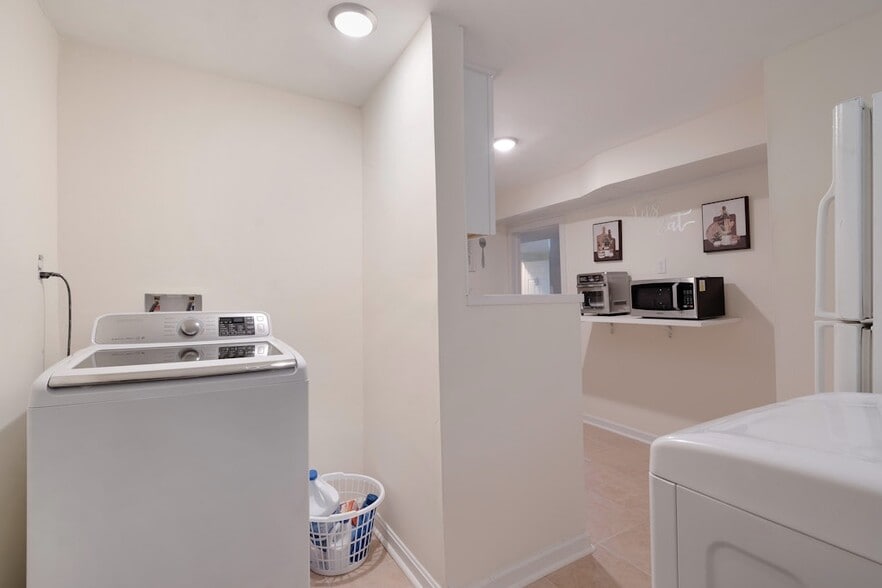 Laundry Room - 900 E Tantallon Dr
